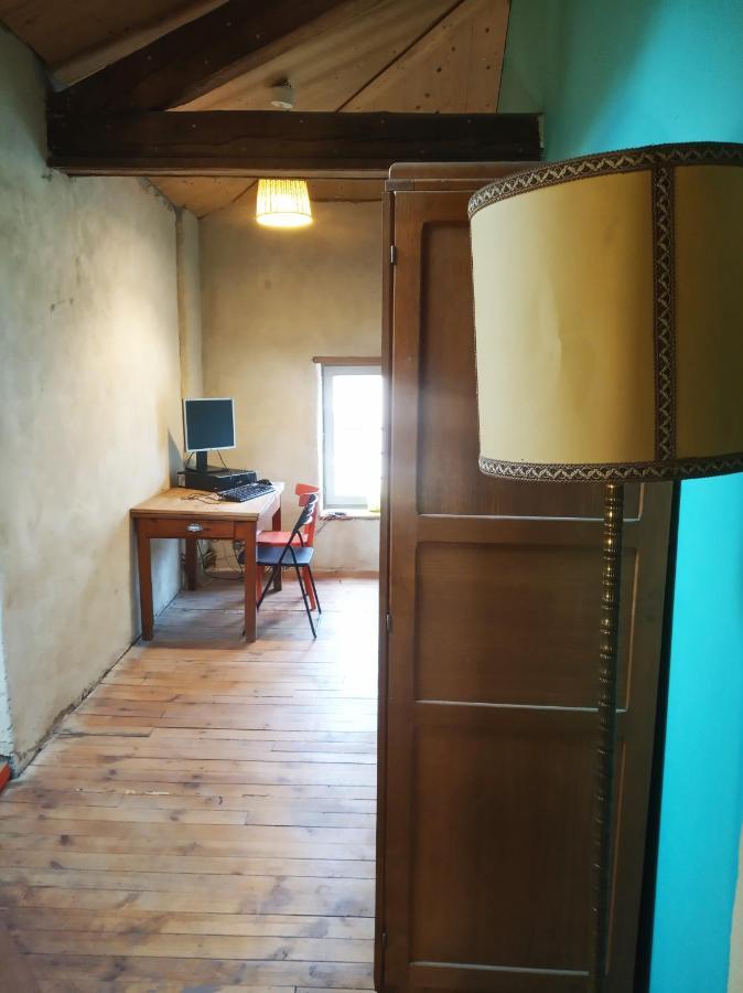 La Maison Rouge - Backpacker Hostel Saint-Etienne  Exteriér fotografie